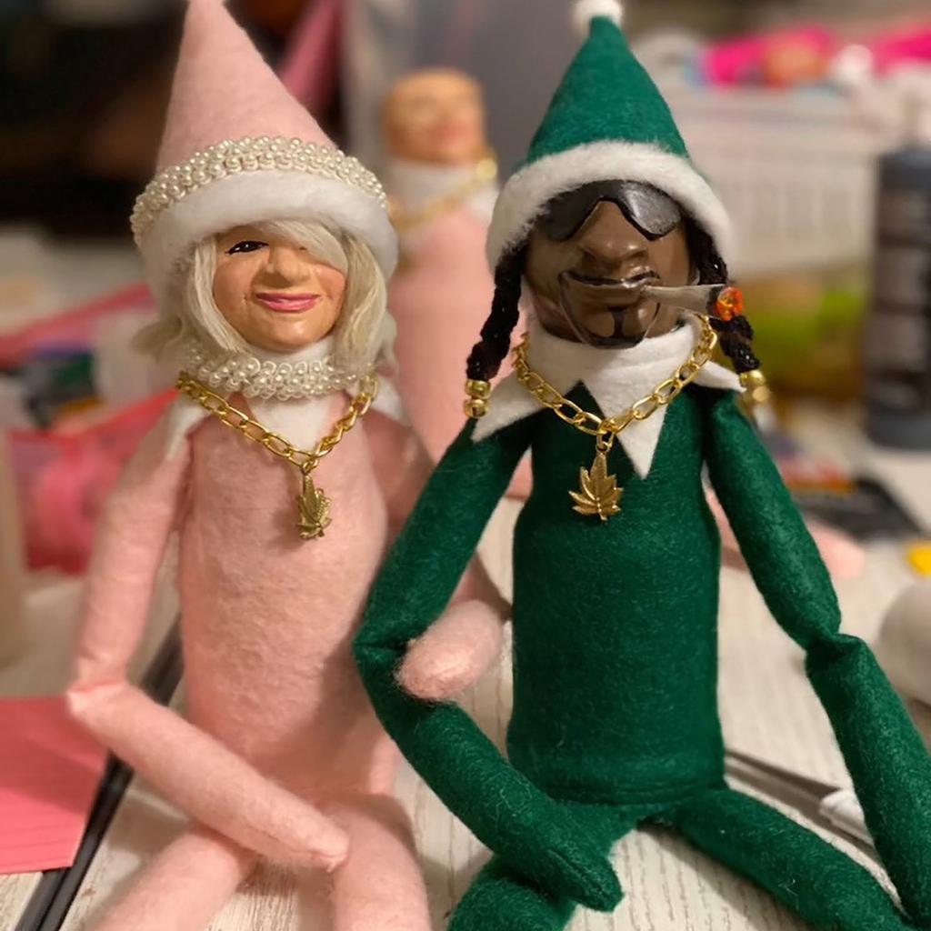 Snoop on stoop Christmas Elf Doll