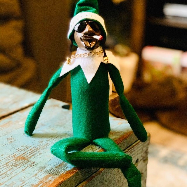 Snoop on stoop Christmas Elf Doll