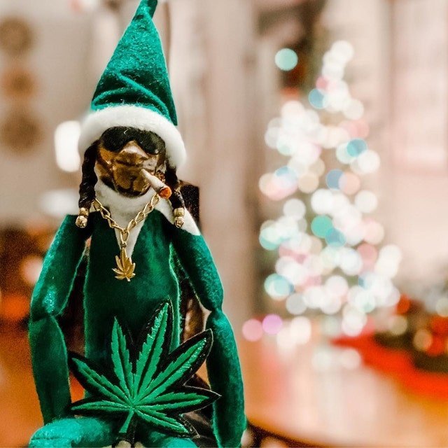 Snoop on stoop Christmas Elf Doll