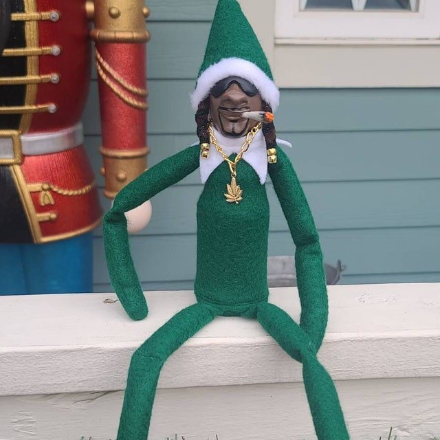 Snoop on stoop Christmas Elf Doll