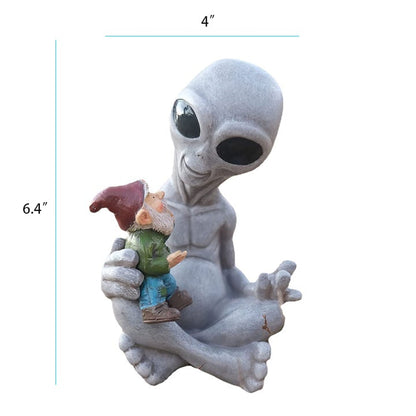 🔥Buy 2 Free Shipping-👽Alien Holding Gnome Garden Decor
