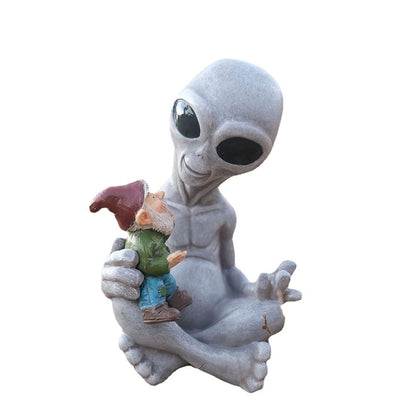 🔥Buy 2 Free Shipping-👽Alien Holding Gnome Garden Decor