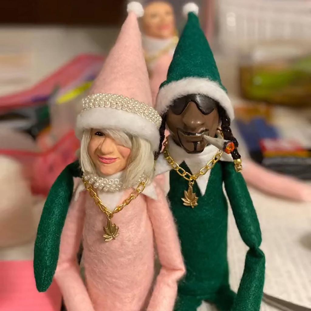 Snoop on stoop Christmas Elf Doll